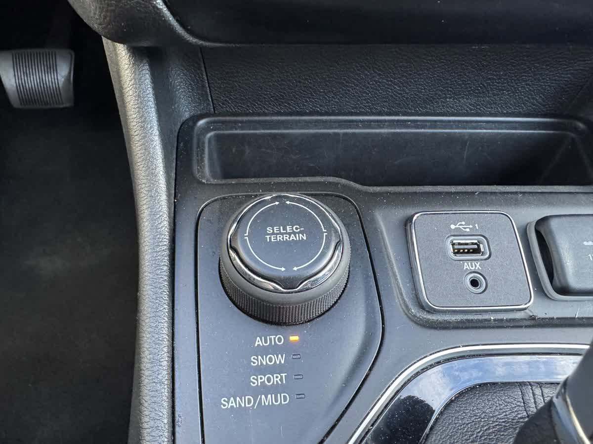 2023 Jeep Cherokee Altitude Lux