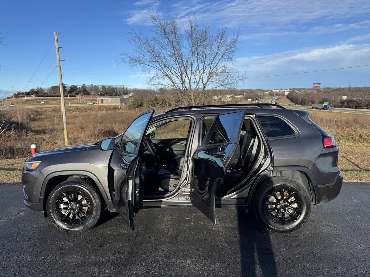 2023 Jeep Cherokee Altitude Lux