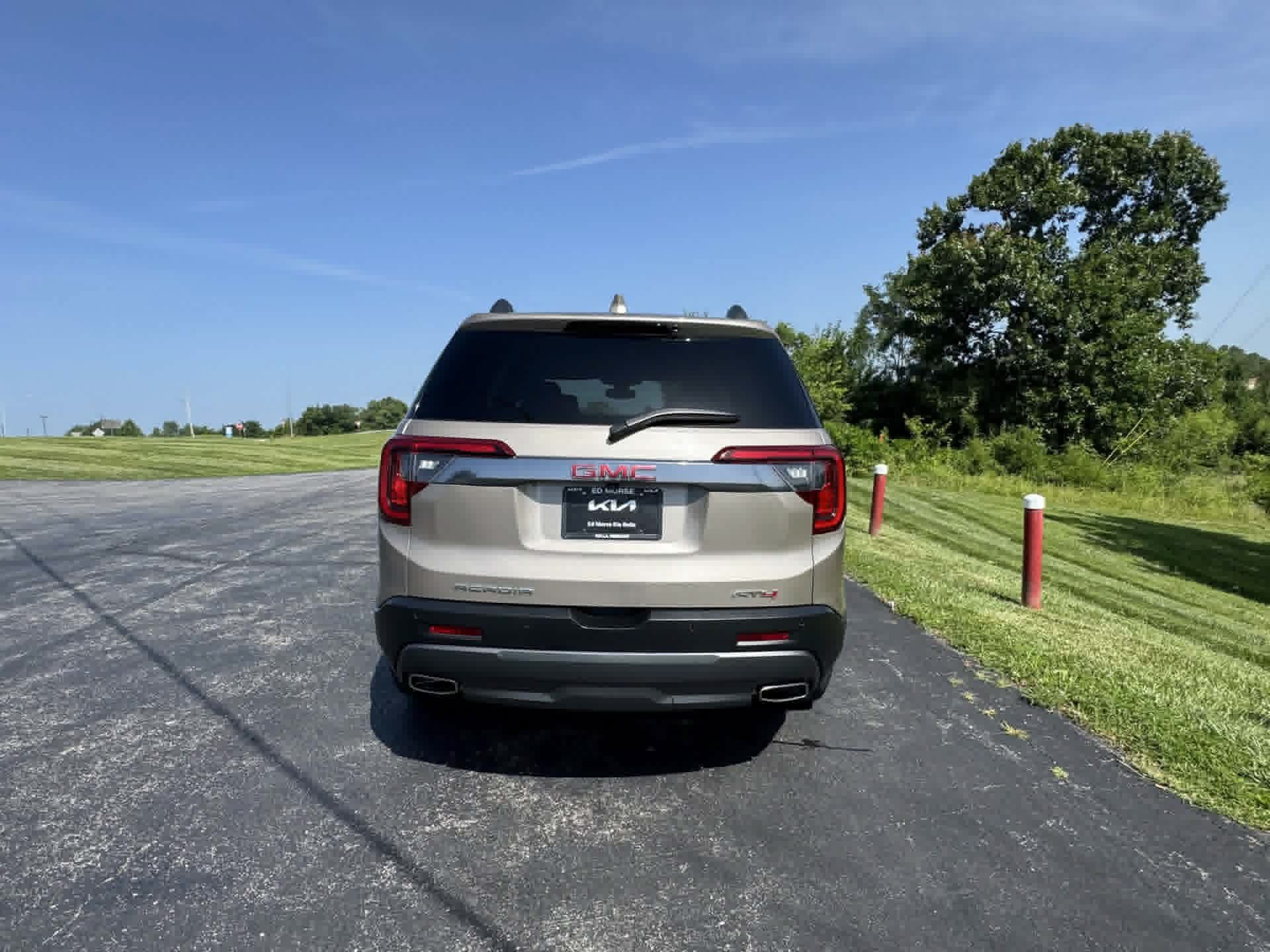2023 GMC Acadia AT4