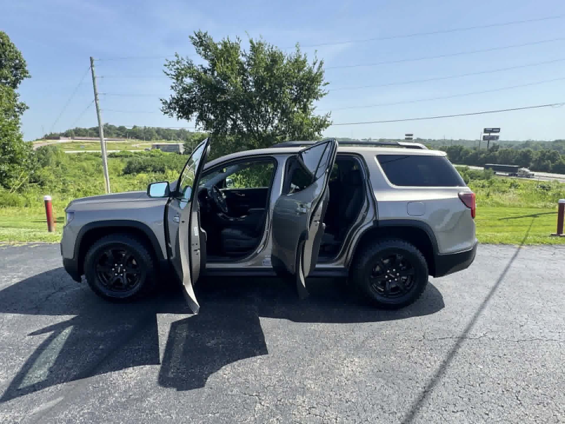 2023 GMC Acadia AT4