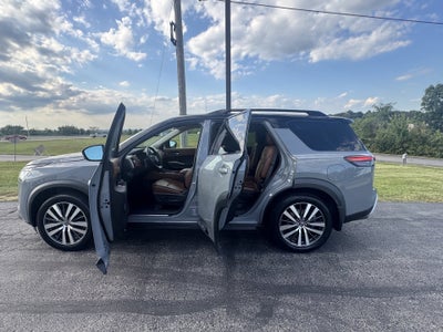 2022 Nissan Pathfinder Platinum