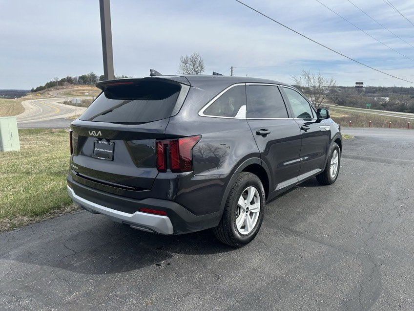 2025 Kia Sorento LX