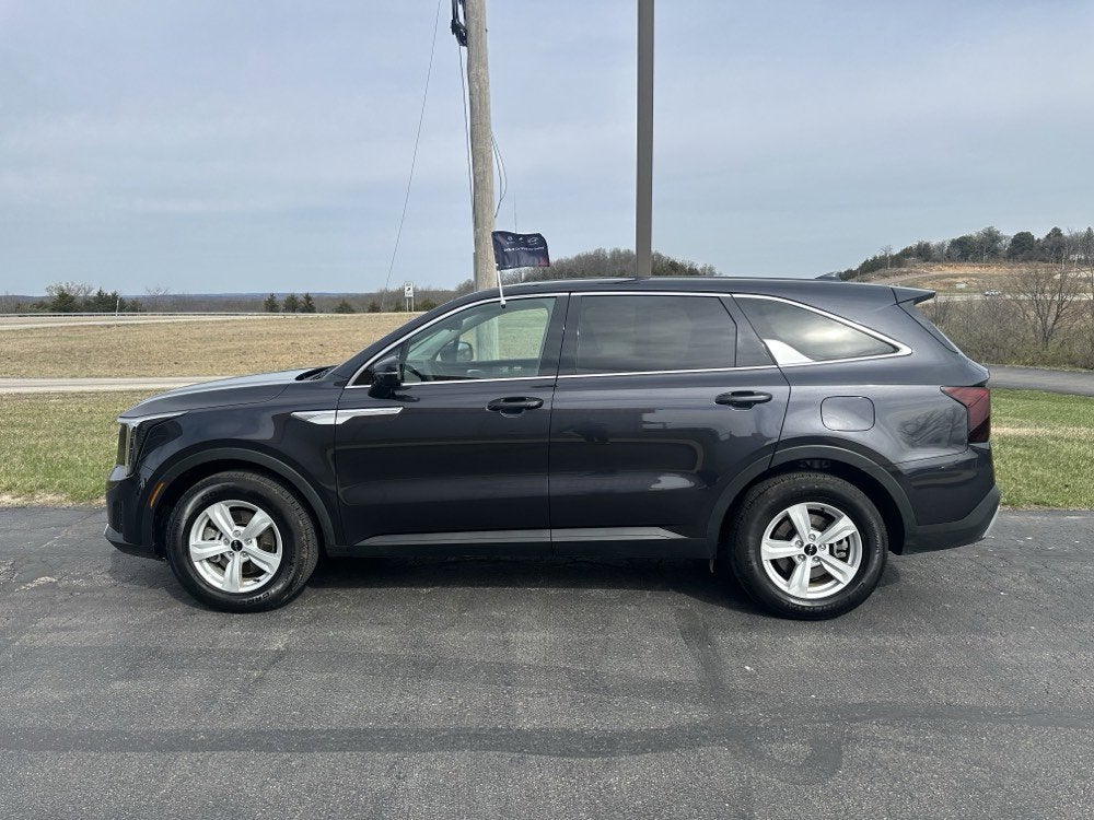 2025 Kia Sorento LX