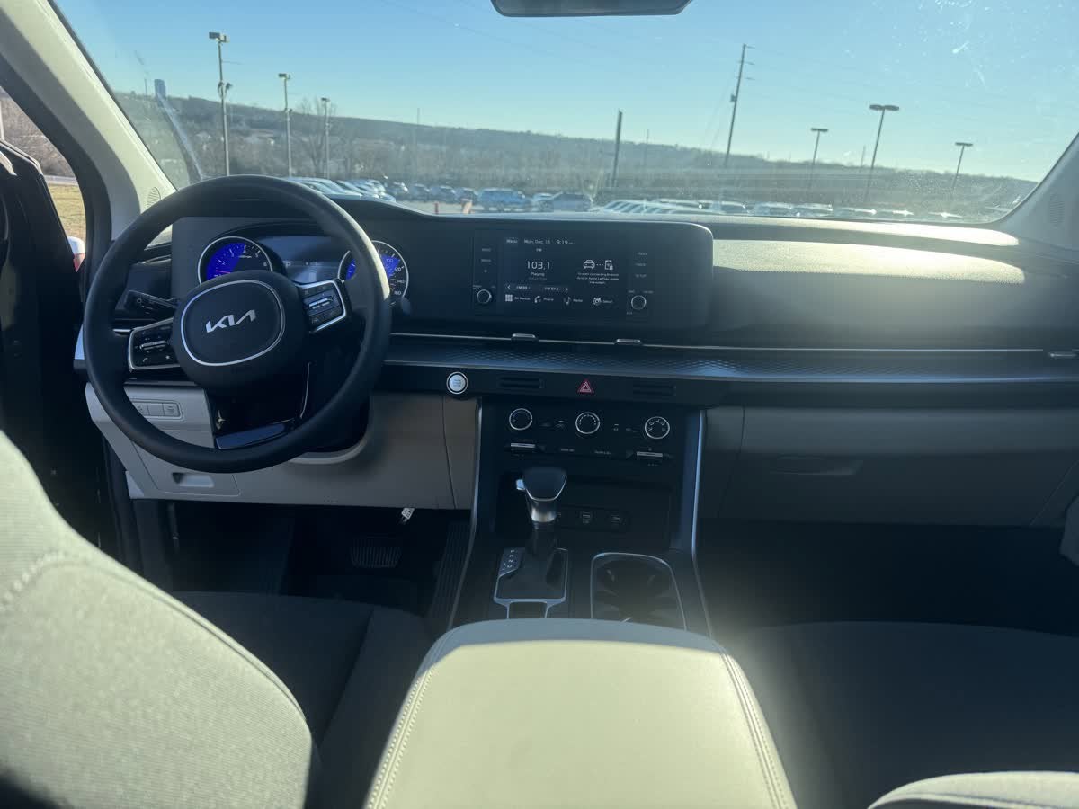 2024 Kia Carnival LX