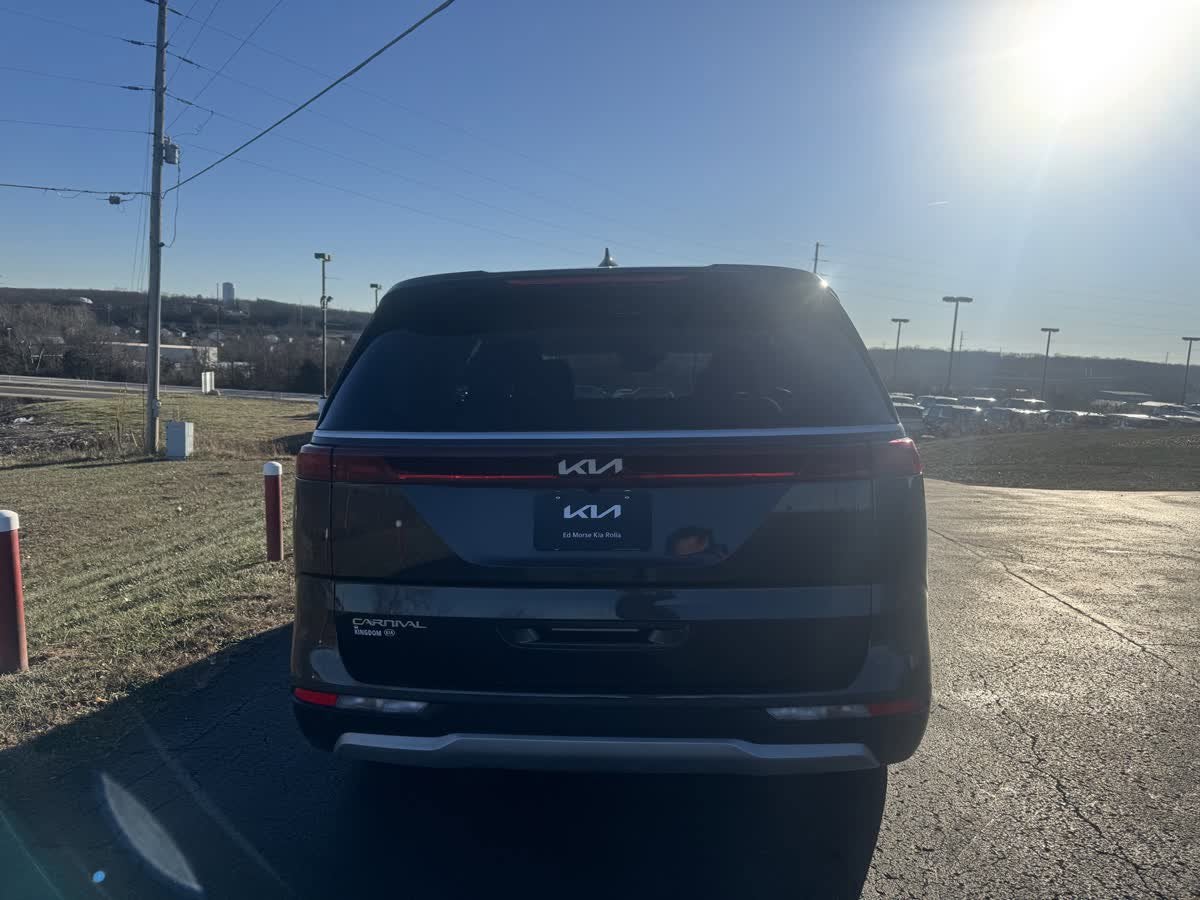 2024 Kia Carnival LX