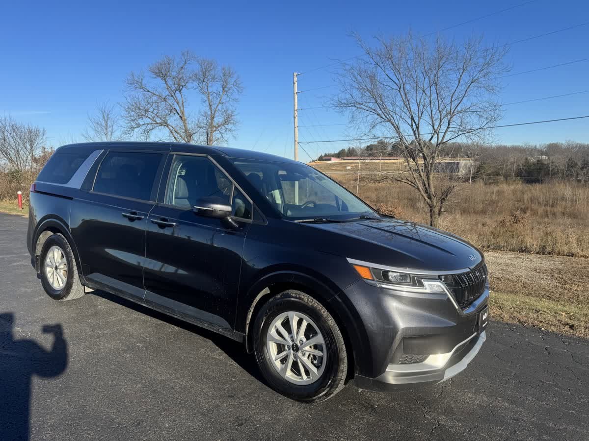 2024 Kia Carnival LX