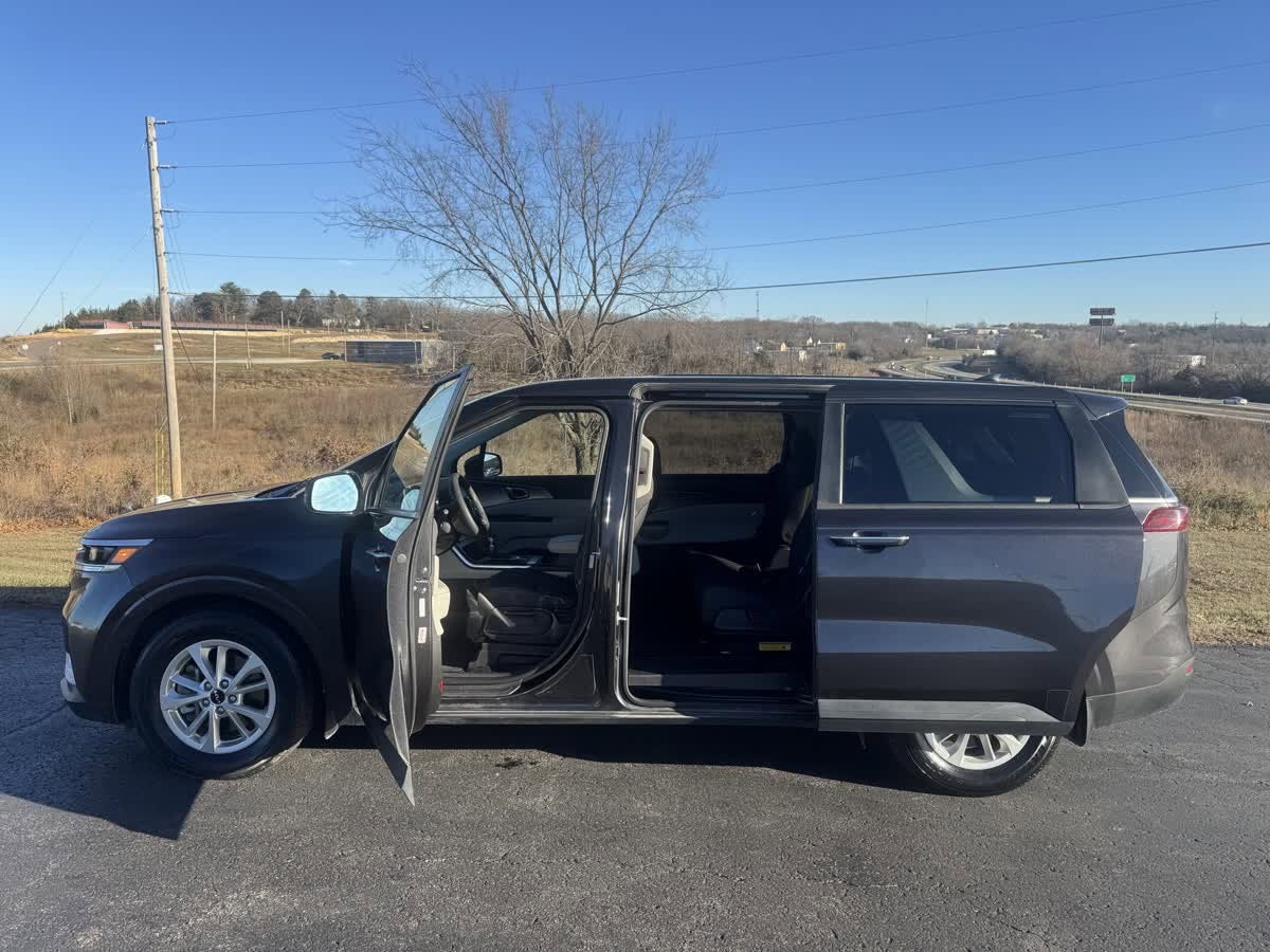 2024 Kia Carnival LX