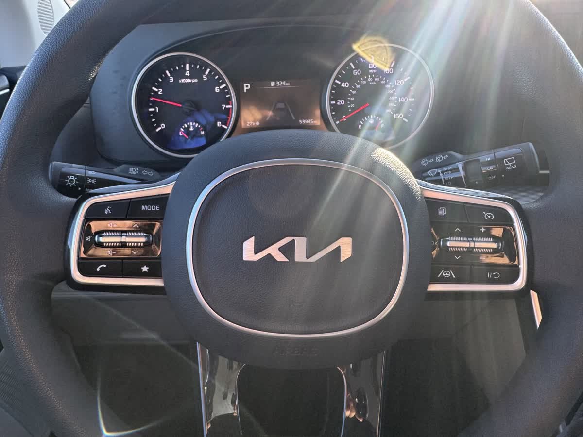 2024 Kia Carnival LX