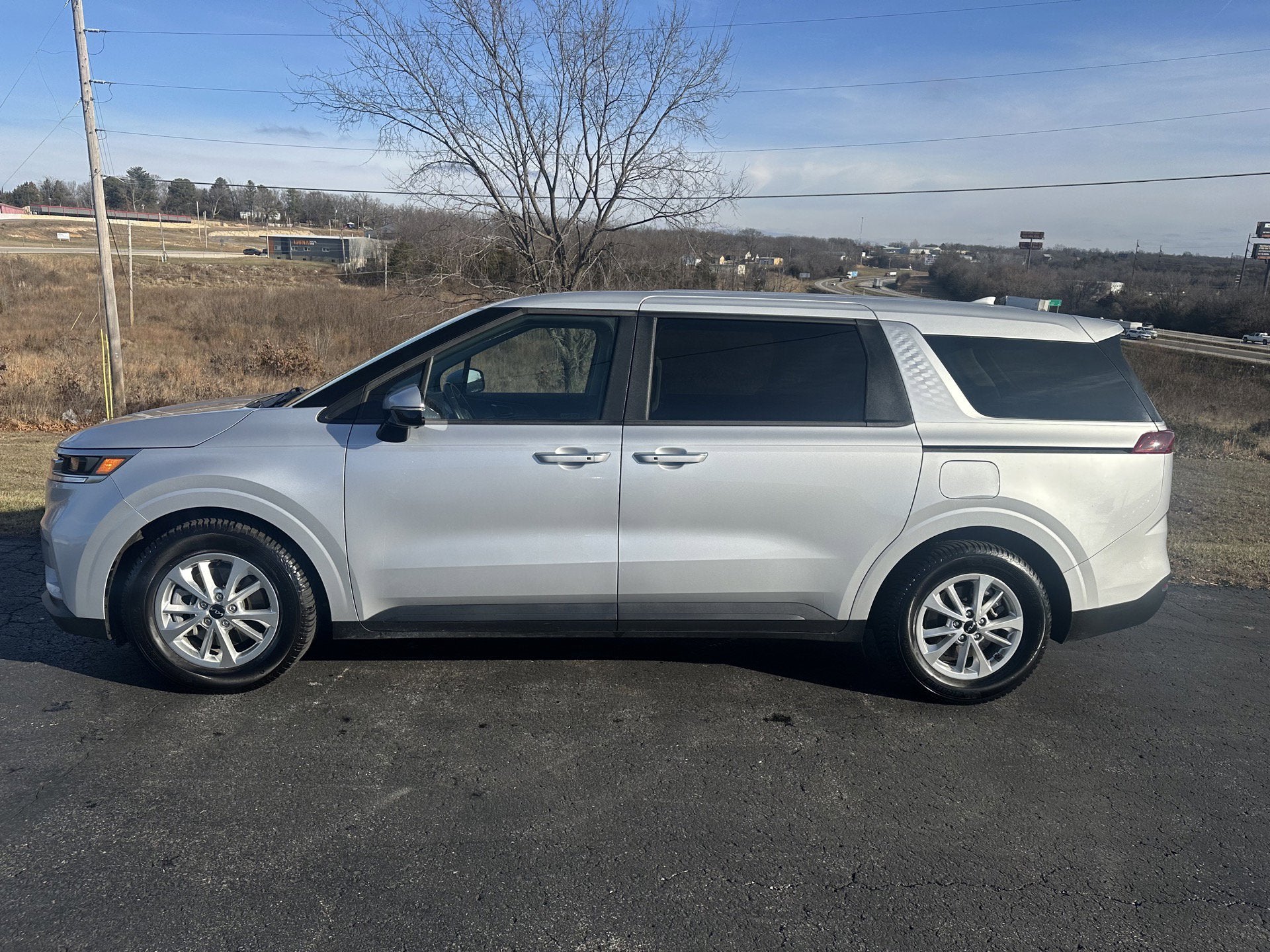 2023 Kia Carnival LX