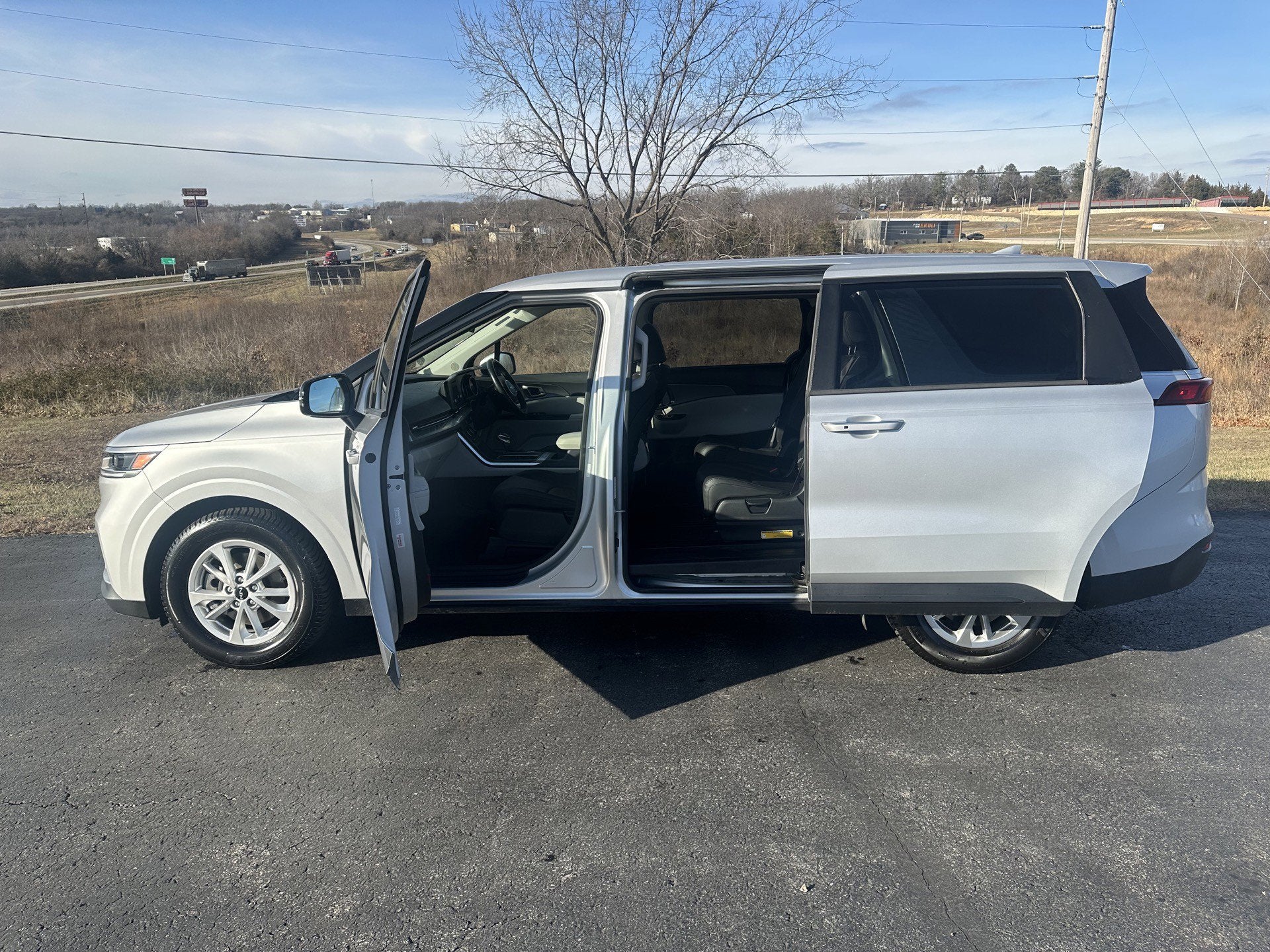 2023 Kia Carnival LX